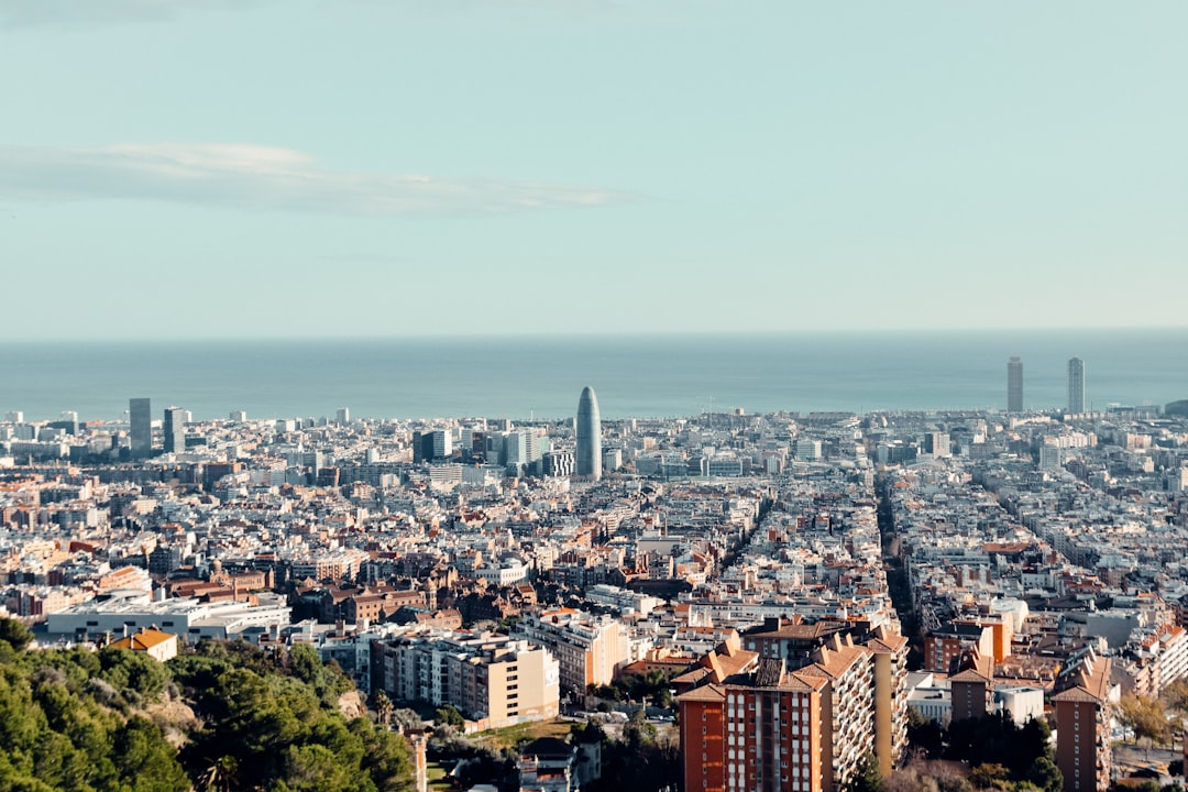 aerial view of city buildings during daytime — Foto: Ansar Naib / Unsplash