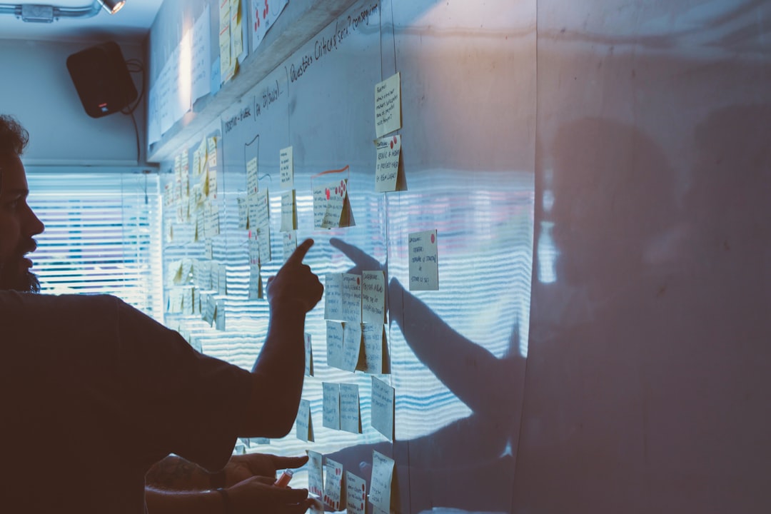 Cómo elegir al consultor adecuado: criterios prácticos